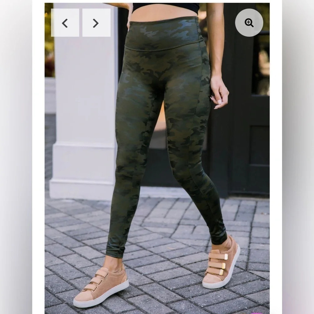 Spanx Women’s Camo Faux Leather Leggings Green Athletic Workout Size Small